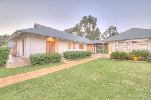 Moana Spa Villas - Prime Yallingup Location - Accommodation Adelaide 1