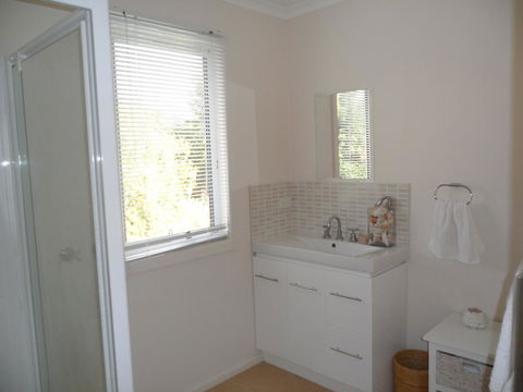 Anchorage Waterfront Retreat - Accommodation Adelaide 14