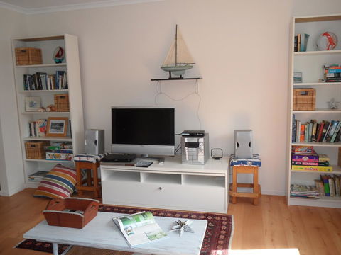 Anchorage Waterfront Retreat - Accommodation Adelaide 8