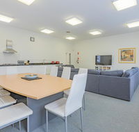 4 Bedroom House - Hobart CBD - Free Parking - Accommodation Adelaide