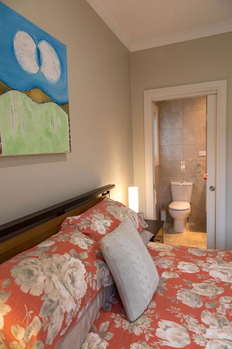 Mountain Blue Guest House - Accommodation Adelaide 12