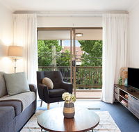 Newly-furnished 2-Bed Apartment with Gym and Pool - Accommodation Adelaide