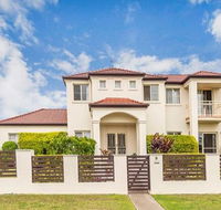 Nice home in the Regatta waters estate close to theme parks - Accommodation Adelaide