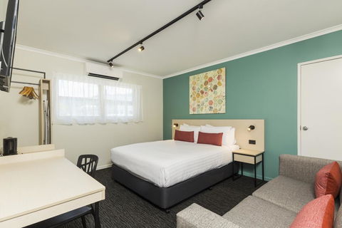 Nightcap At Balaclava Hotel - Accommodation Adelaide 0