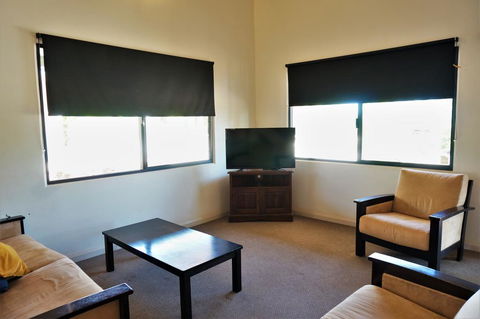 Ningaloo Breeze Villa 5 - 3 Bedroom Fully Self-Contained Holiday Accommodation - Accommodation Adelaide 3