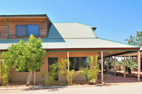 Ningaloo Breeze Villa 5 - 3 Bedroom Fully Self-Contained Holiday Accommodation - Accommodation Adelaide 0