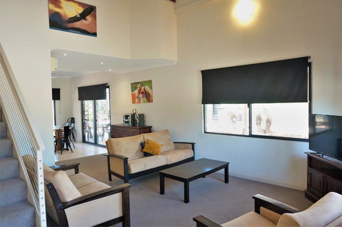 Ningaloo Breeze Villa 5 - 3 Bedroom Fully Self-Contained Holiday Accommodation - Accommodation Adelaide 2