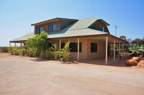 Ningaloo Breeze Villa 5 - 3 Bedroom Fully Self-Contained Holiday Accommodation - Accommodation Adelaide 1