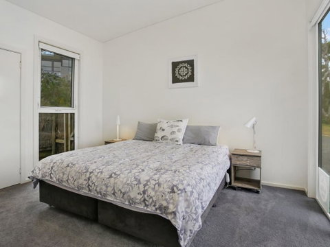 OCEANS 12 - Modern Ocean View Villa - Accommodation Adelaide 2