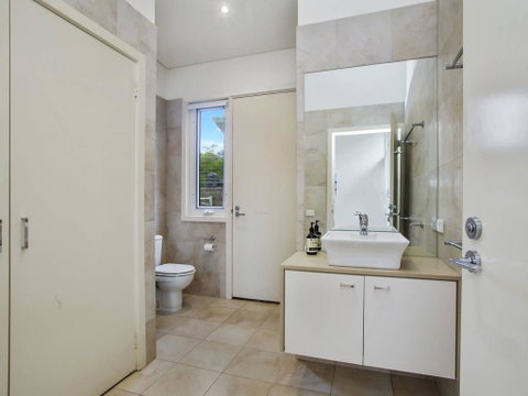 OCEANS 12 - Modern Ocean View Villa - Accommodation Adelaide 1