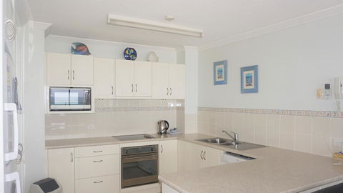 Pacific Surf Absolute Beachfront Apartments - Accommodation Adelaide 2