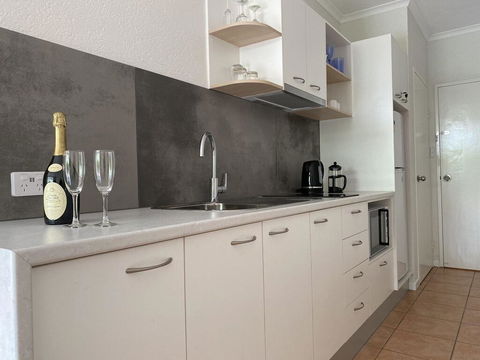 Palm Villas In Port #7 - Accommodation Adelaide 3