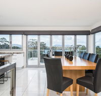 Paradise Point - Tamar Valley 14 Persons Residence with pool - Accommodation Adelaide