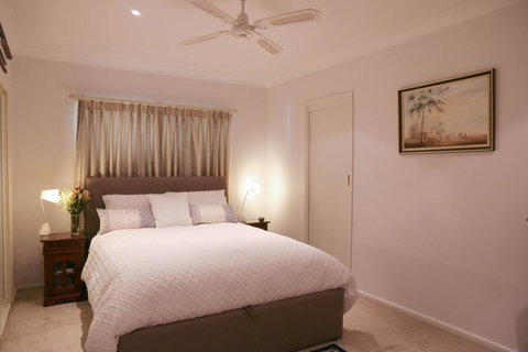 Pelican Beach House Narrawallee - Accommodation Adelaide 1