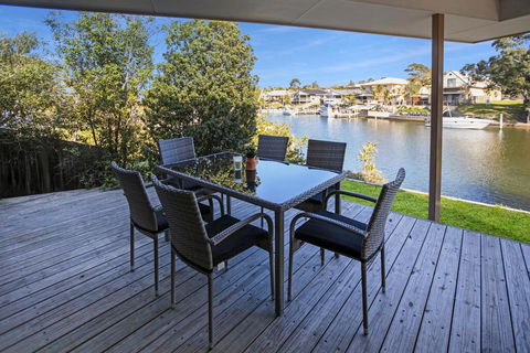 Pelican Brief - Relaxing Canal Frontage - Accommodation Adelaide 2