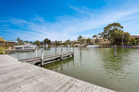 Pelican Brief - Relaxing Canal Frontage - Accommodation Adelaide 1
