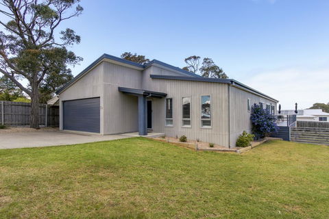 Pelican House - Accommodation Adelaide 0