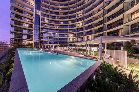 Perfectly Located Modern Apartment - Canberra CBD - Accommodation Adelaide 1