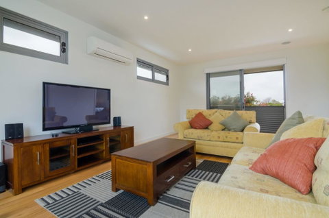 PIER 55 - DROMANA... - Accommodation Adelaide 3
