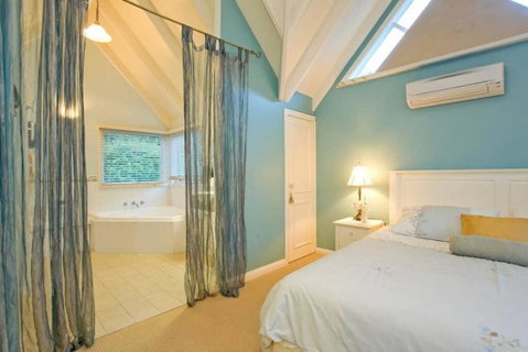 PLUM TREE COTTAGE - Spa Cottage With Woodfire - Accommodation Adelaide 2