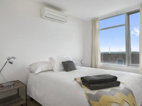 POINT GREY APARTMENT 2 - Ocean VIews With Wifi - Accommodation Adelaide 1