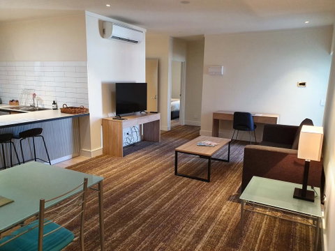 Porter's Plainland Hotel - Accommodation Adelaide 3