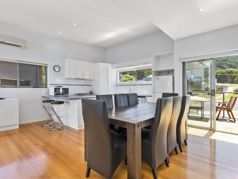 Poseidon - Accommodation Adelaide 0