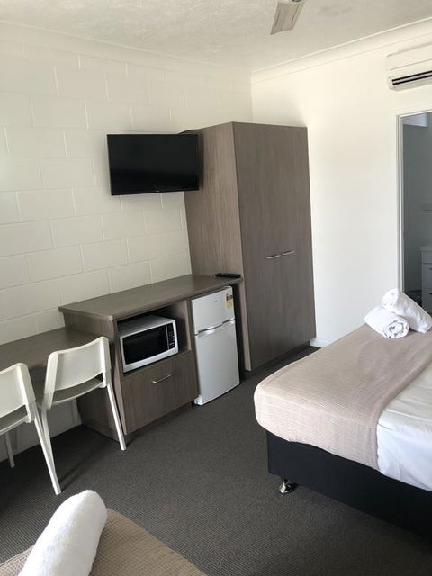 Q Express - Accommodation Adelaide 3
