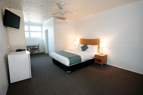 Q Express - Accommodation Adelaide 0