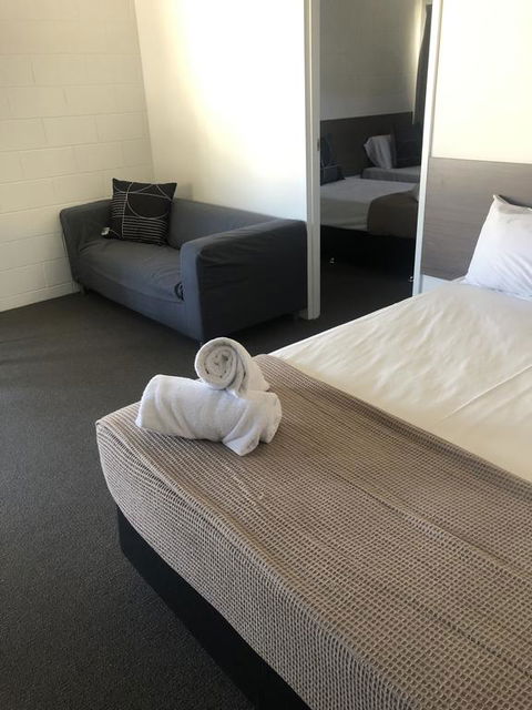 Q Express - Accommodation Adelaide 1