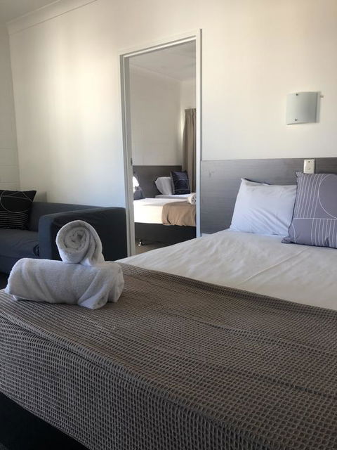 Q Express - Accommodation Adelaide 2