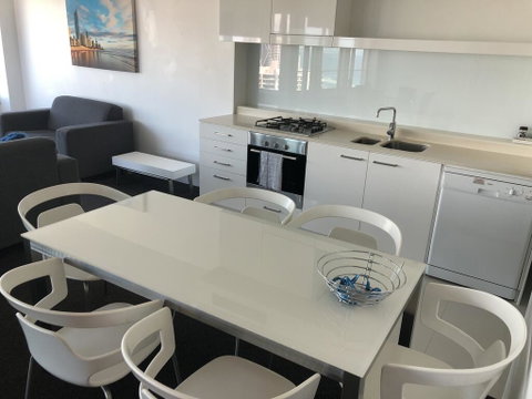 Q1 1 Bedroom Apartment On 30th Floor - Accommodation Adelaide 0