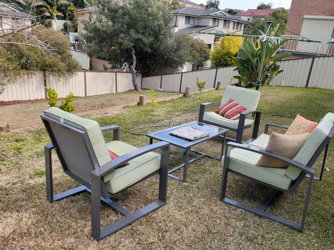 Quiet And Spacious Living Close To All Attractions - Accommodation Adelaide 3