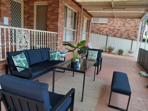 Quiet And Spacious Living Close To All Attractions - Accommodation Adelaide 1