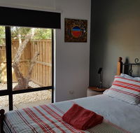 Red Ochre - Large 1BR with Private Courtyard - Accommodation Adelaide