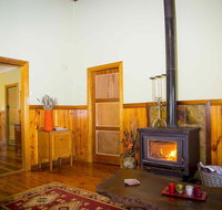 Red Tractor Retreat - Accommodation Adelaide