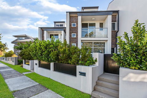 Relax In A Spacious & Modern Townhouse In Asquith - Accommodation Adelaide 0