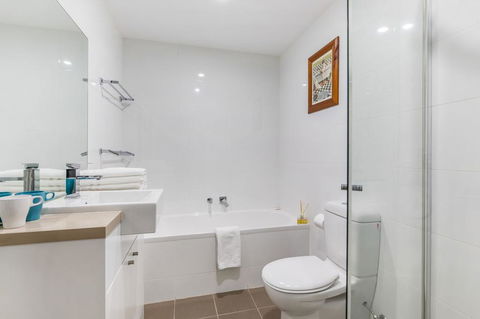 Relax In A Spacious & Modern Townhouse In Asquith - Accommodation Adelaide 1