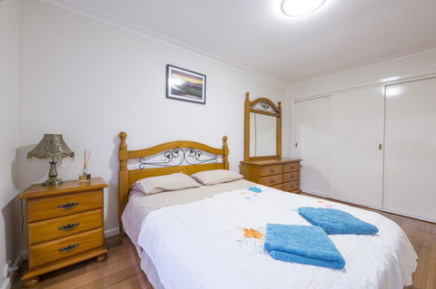 Rent Melbourne - Accommodation Adelaide 3
