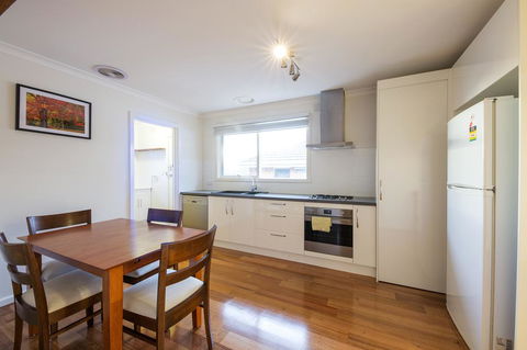Rent Melbourne - Accommodation Adelaide 0