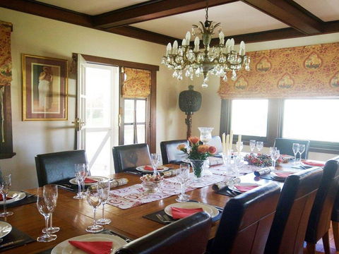 Robin Hill Manor - Rambling Retreat & Tennis Court - Accommodation Adelaide 2