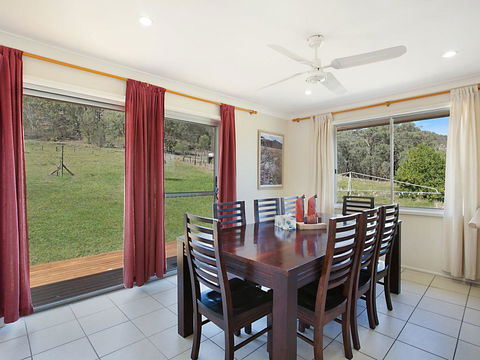 Rosa Estate In Broke - Two 3br House In Walking Distance To Cellar Doors - Accommodation Adelaide 3