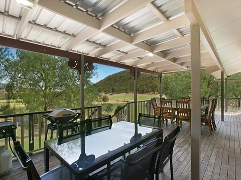 Rosa House In Broke, 4br House In Walking Distance To Cellar Doors - Accommodation Adelaide 0