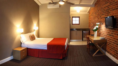 Rose & Crown Hotel - Accommodation Adelaide 1