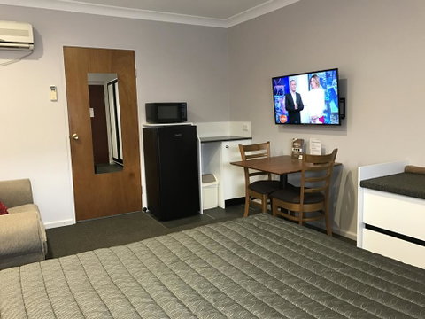 Roydons Motor Inn - Accommodation Adelaide 0