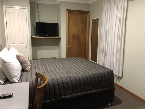 Roydons Motor Inn - Accommodation Adelaide 3