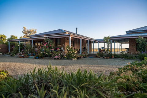 Sanctuary@Waratah - Accommodation Adelaide 0