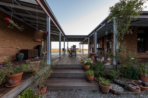 Sanctuary@Waratah - Accommodation Adelaide 1