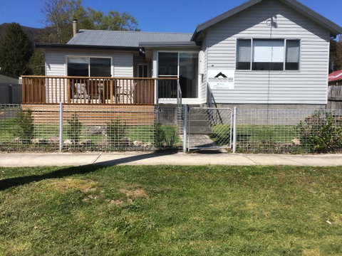 Schoolmasters Digs - Accommodation Adelaide 1