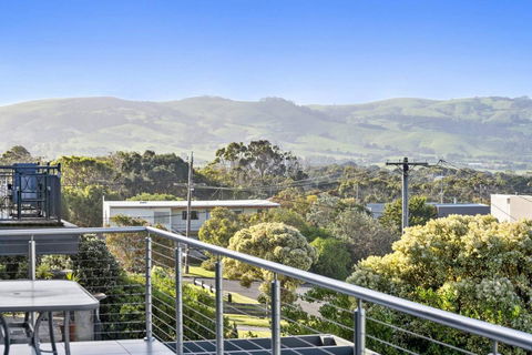 SEA SPECTACULAR - Seconds From The Beach! - Accommodation Adelaide 1